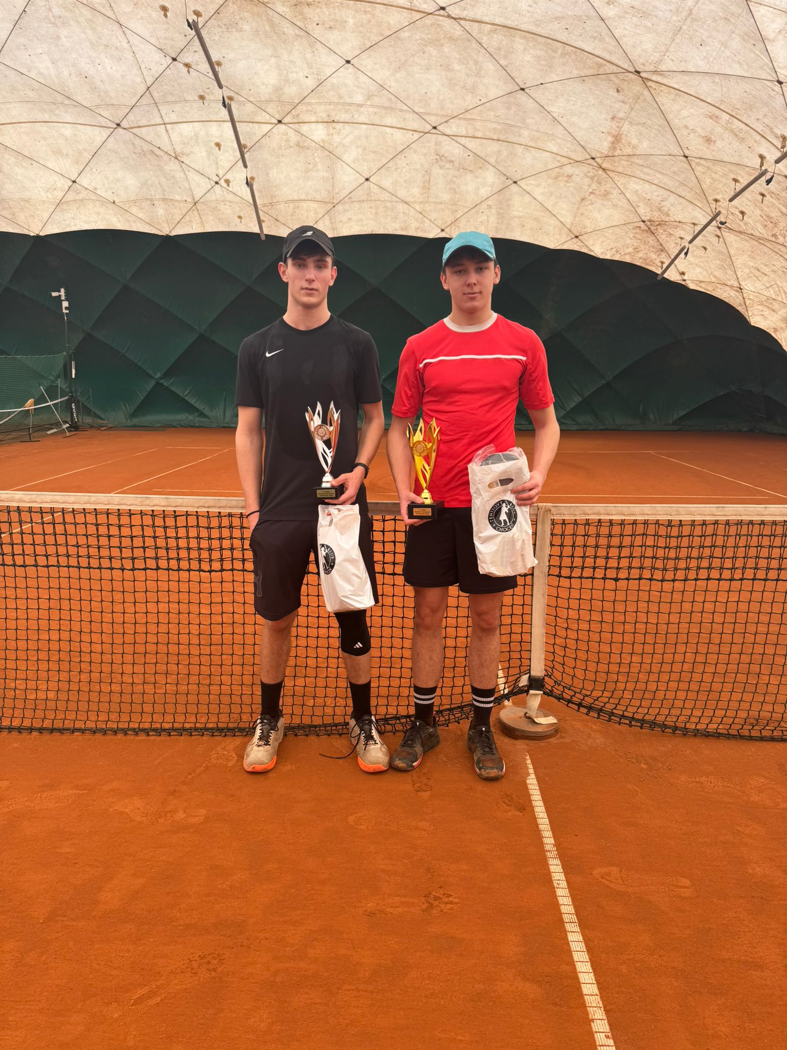 DOROSTENCI NA CHOCEŇSKÝCH KURTECH